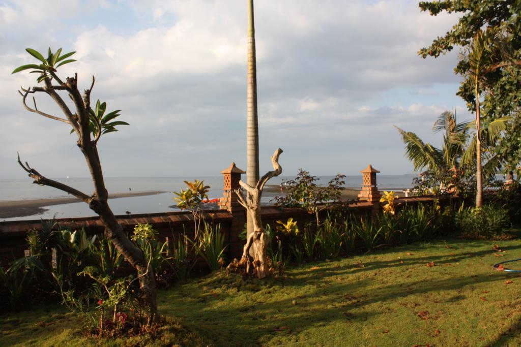 Joglo On The Beach Lovina Exterior foto